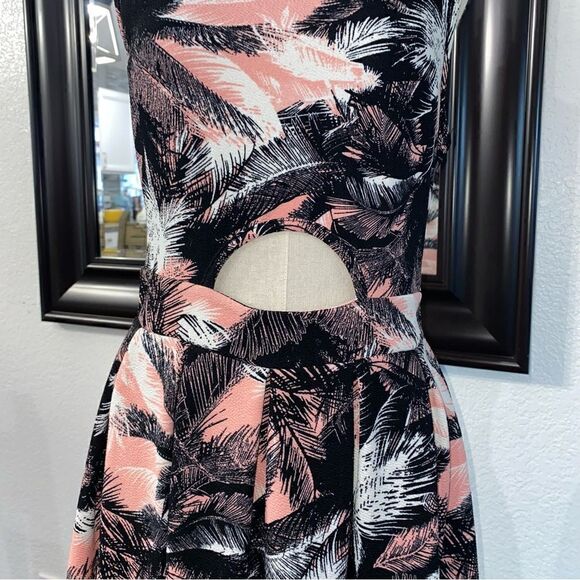 Sorad Women's Stunning Belly Cut out Dress Palm Leaves| Size L - Picture 2 of 13